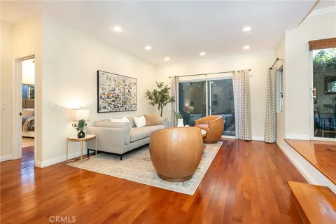 $1,225,000 | 817 10th Street, Unit 104, Santa Monica, CA 90403
