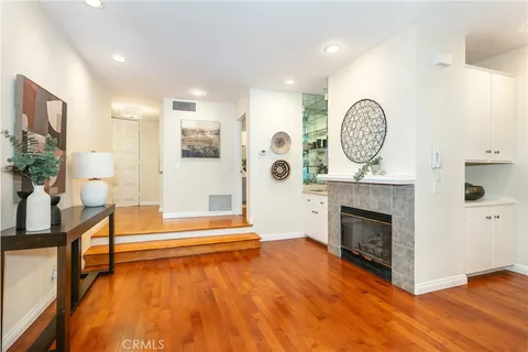 $1,225,000 | 817 10th Street, Unit 104, Santa Monica, CA 90403