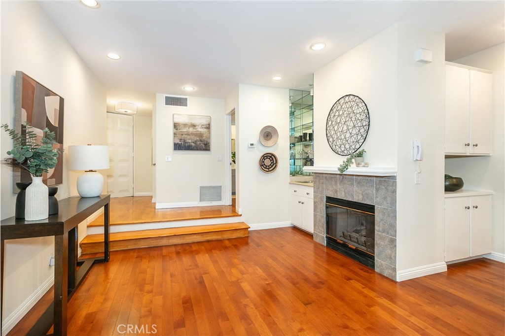 817 10th Street, Unit 104 Santa Monica, CA 90403 - Photo 8 of 31