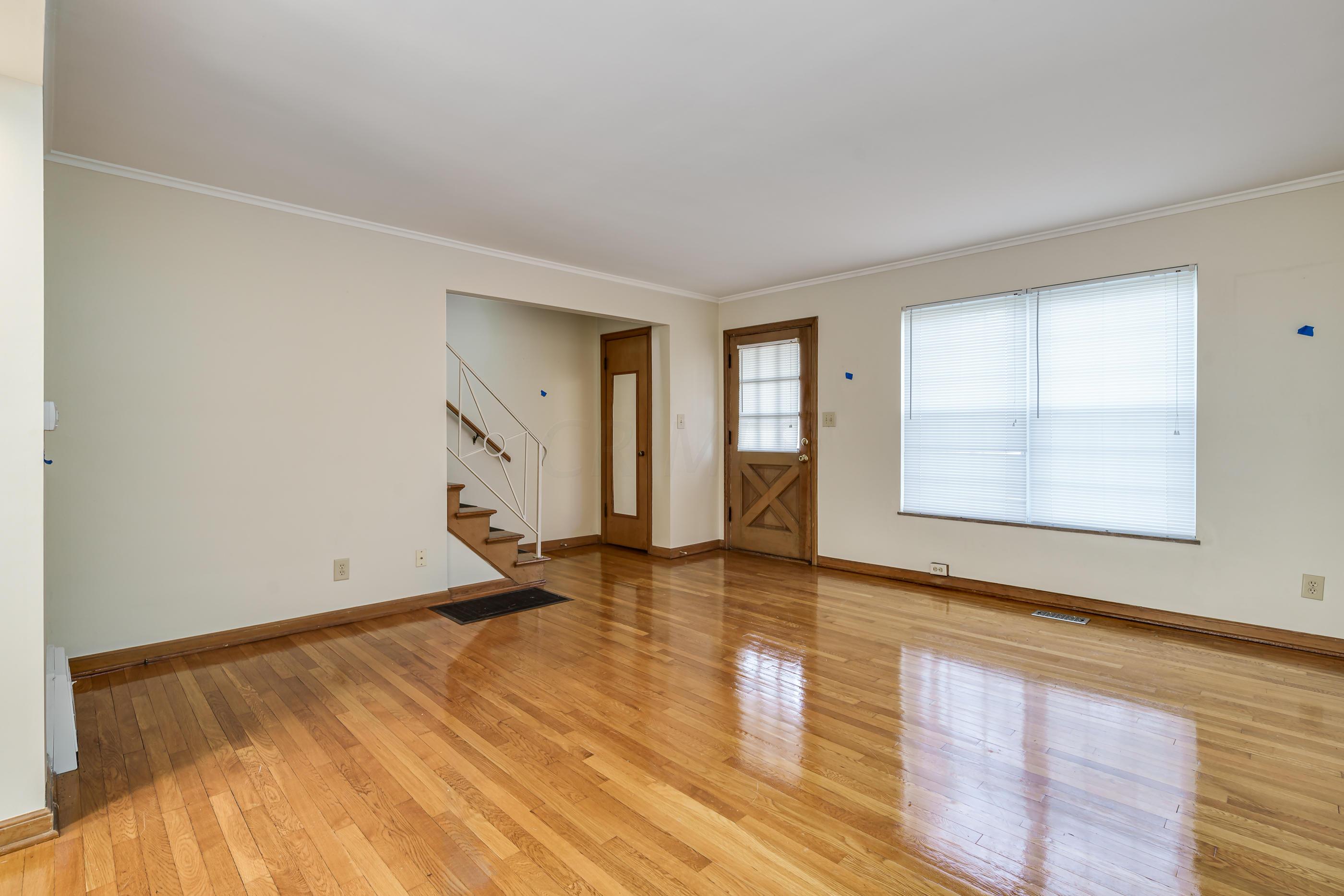 2073 Ridgeview Road Columbus, OH 43221 - Photo 4 of 26 2073 Ridgeview Rd_MLS_04