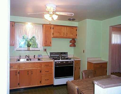 102 Barbara Drive McKees Rocks, PA 15136 - Photo 2 of 8 Kitchen.