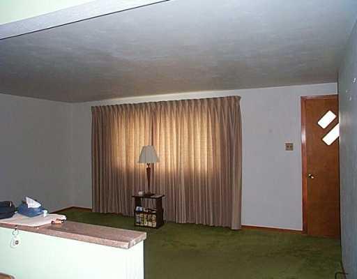 102 Barbara Drive McKees Rocks, PA 15136 - Photo 3 of 8 Living Room.
