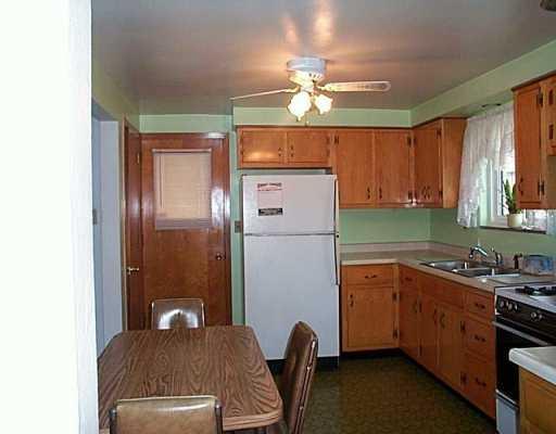 102 Barbara Drive McKees Rocks, PA 15136 - Photo 5 of 8 Kitchen.