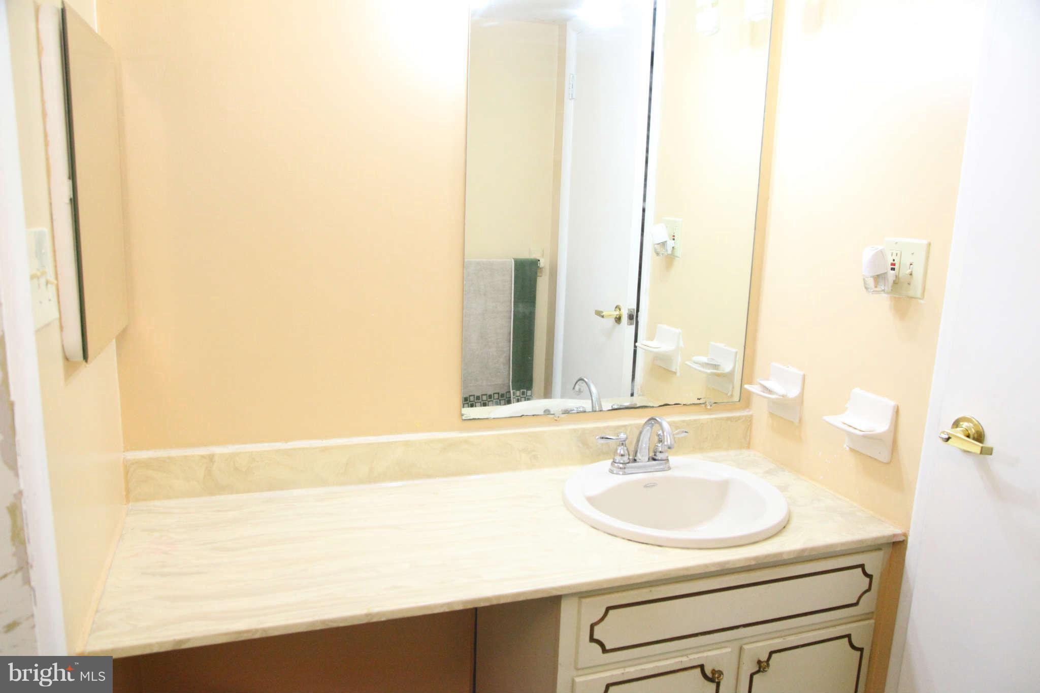 8614 Kiama Road Laurel, MD 20708 - Photo 26 of 30 Bath (Master)