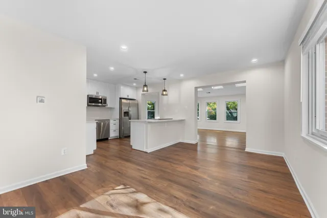 $3,600 | 4005 Braddock Road, Alexandria, VA 22312