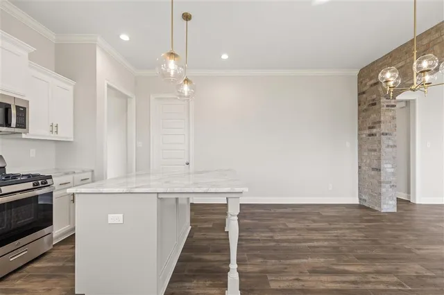 $299,000 | 3044 Southern Trace Dr Lake, Lake Charles, LA 70607