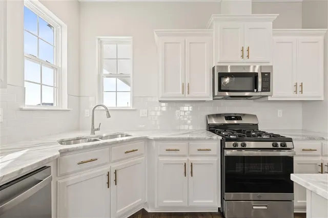 $299,000 | 3044 Southern Trace Dr Lake, Lake Charles, LA 70607