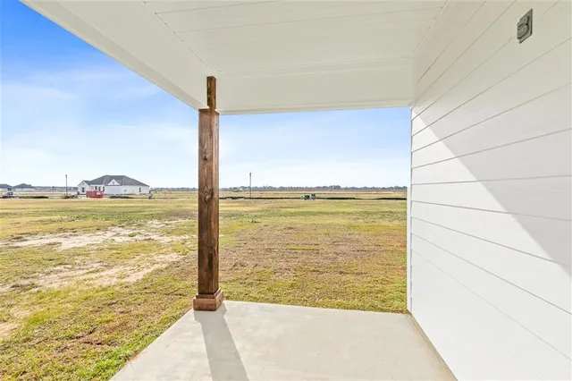 $299,000 | 3044 Southern Trace Dr Lake, Lake Charles, LA 70607