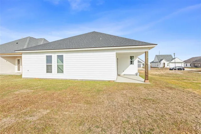 $299,000 | 3044 Southern Trace Dr Lake, Lake Charles, LA 70607