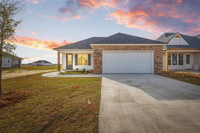 $299,000 | 3044 Southern Trace Dr Lake, Lake Charles, LA 70607