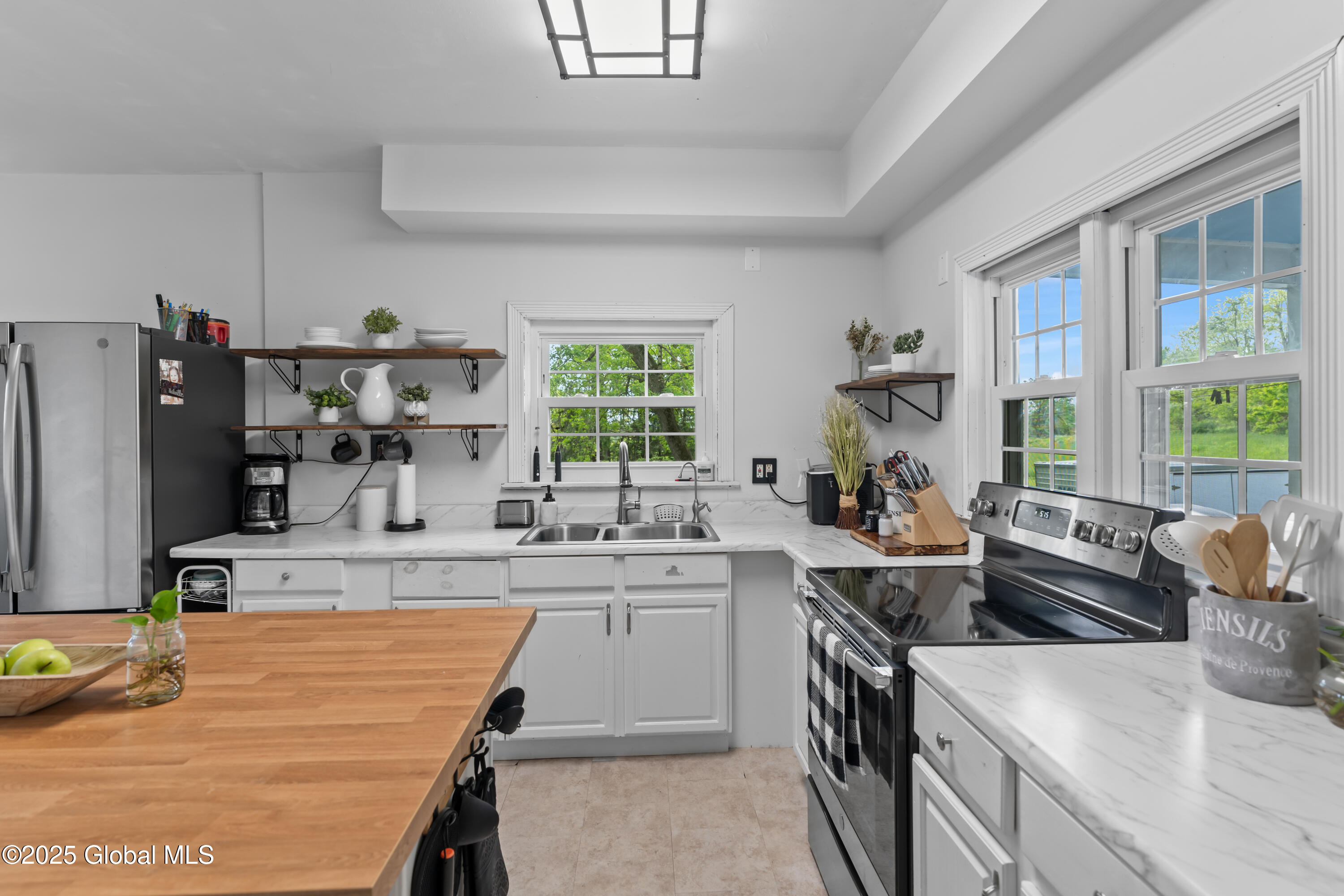 202 Steadwell Road Amsterdam, NY 12010 - Photo 9 of 47 DSC08736