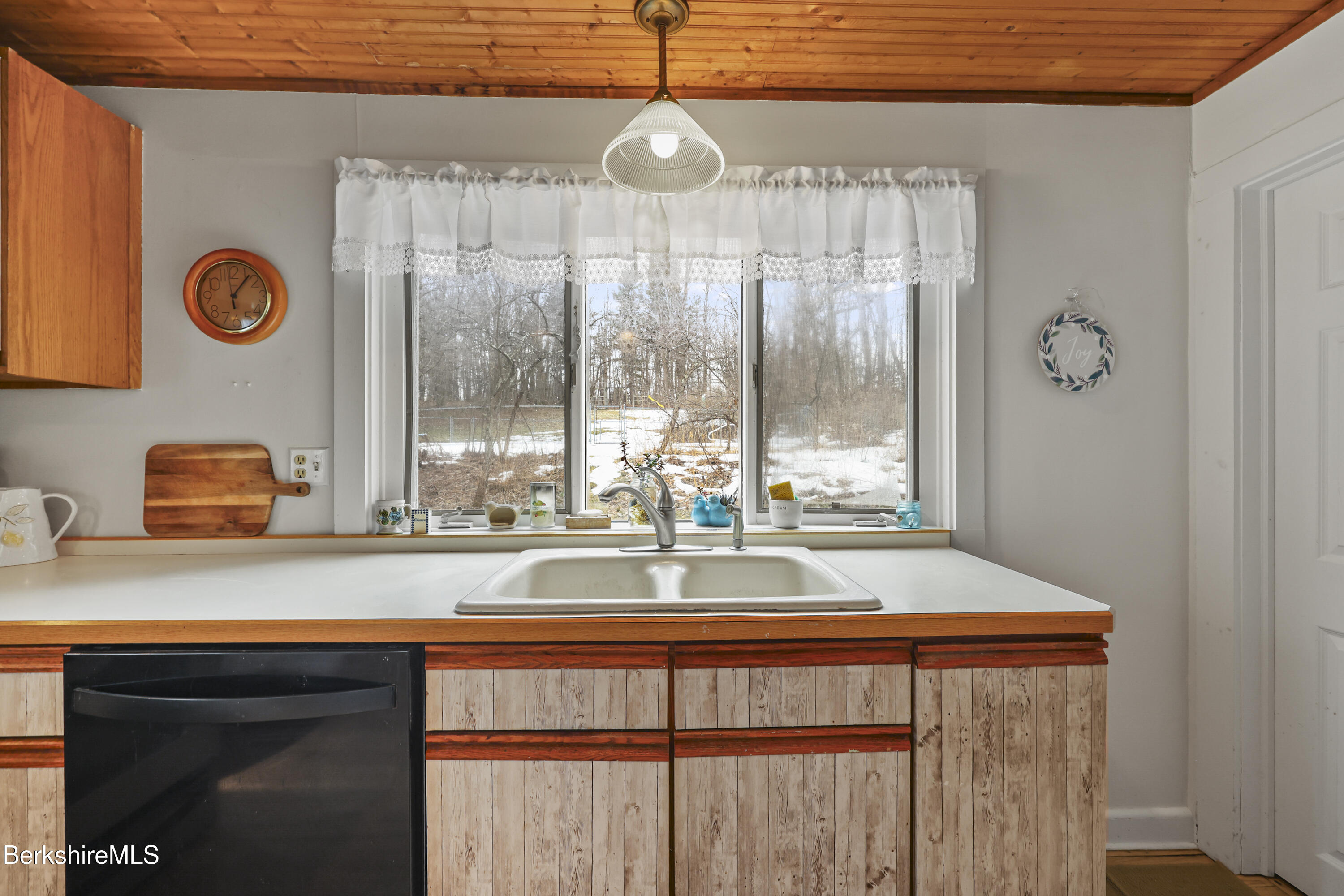 3 Van Schaack Road West Stockbridge, MA 01266 - Photo 16 of 42 105 Kitchen