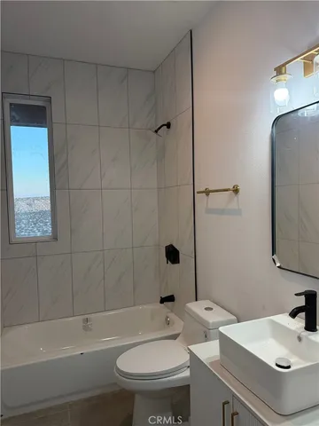 $2,400 | 811 Tahoe Avenue, Unit 1, Yucca Valley, CA 92284