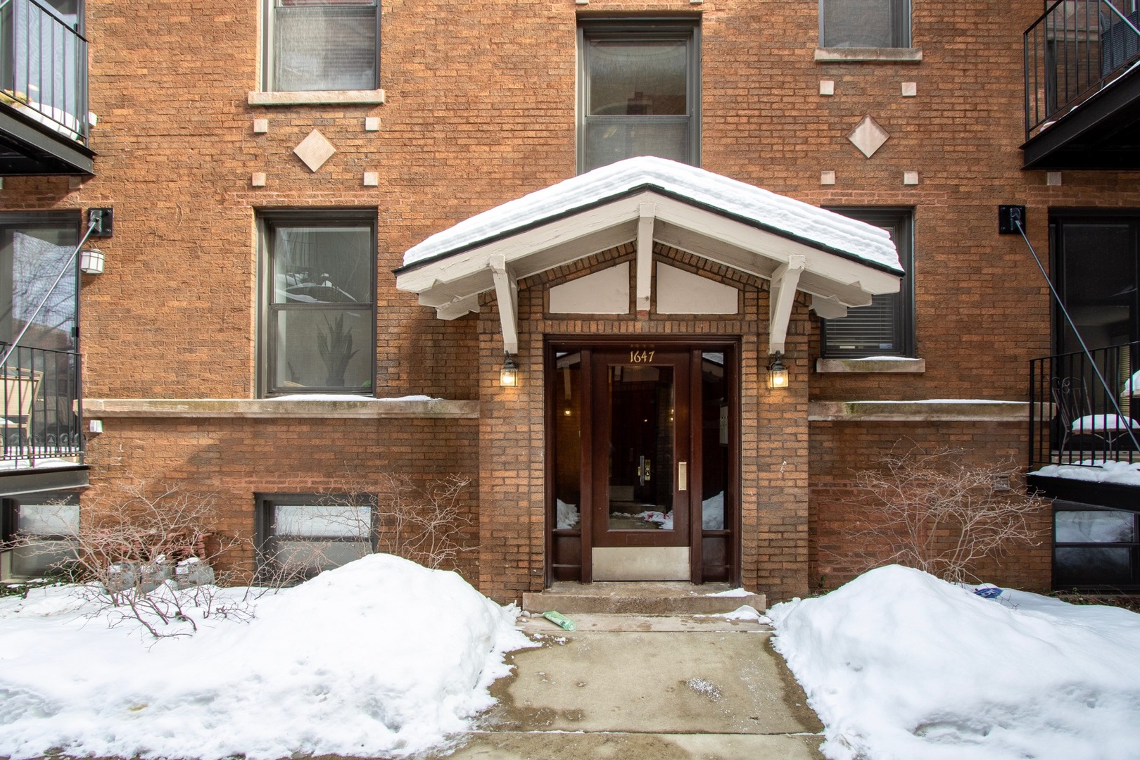 1647 West Addison Street, Unit 3A Chicago, IL 60613 - Photo 2 of 22