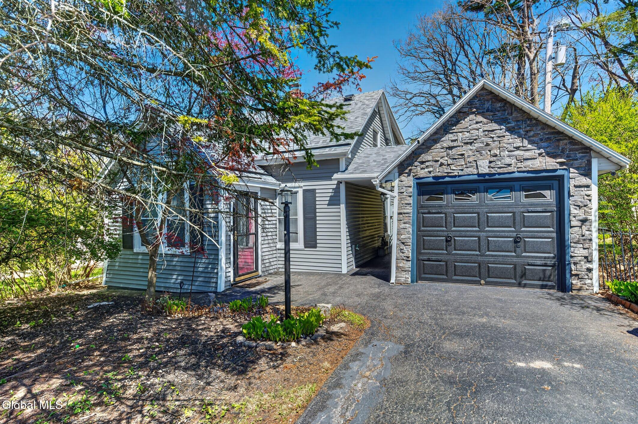 1817 Nott Street Schenectady, NY 12309 - Photo 1 of 37 5- 1817 Nott St