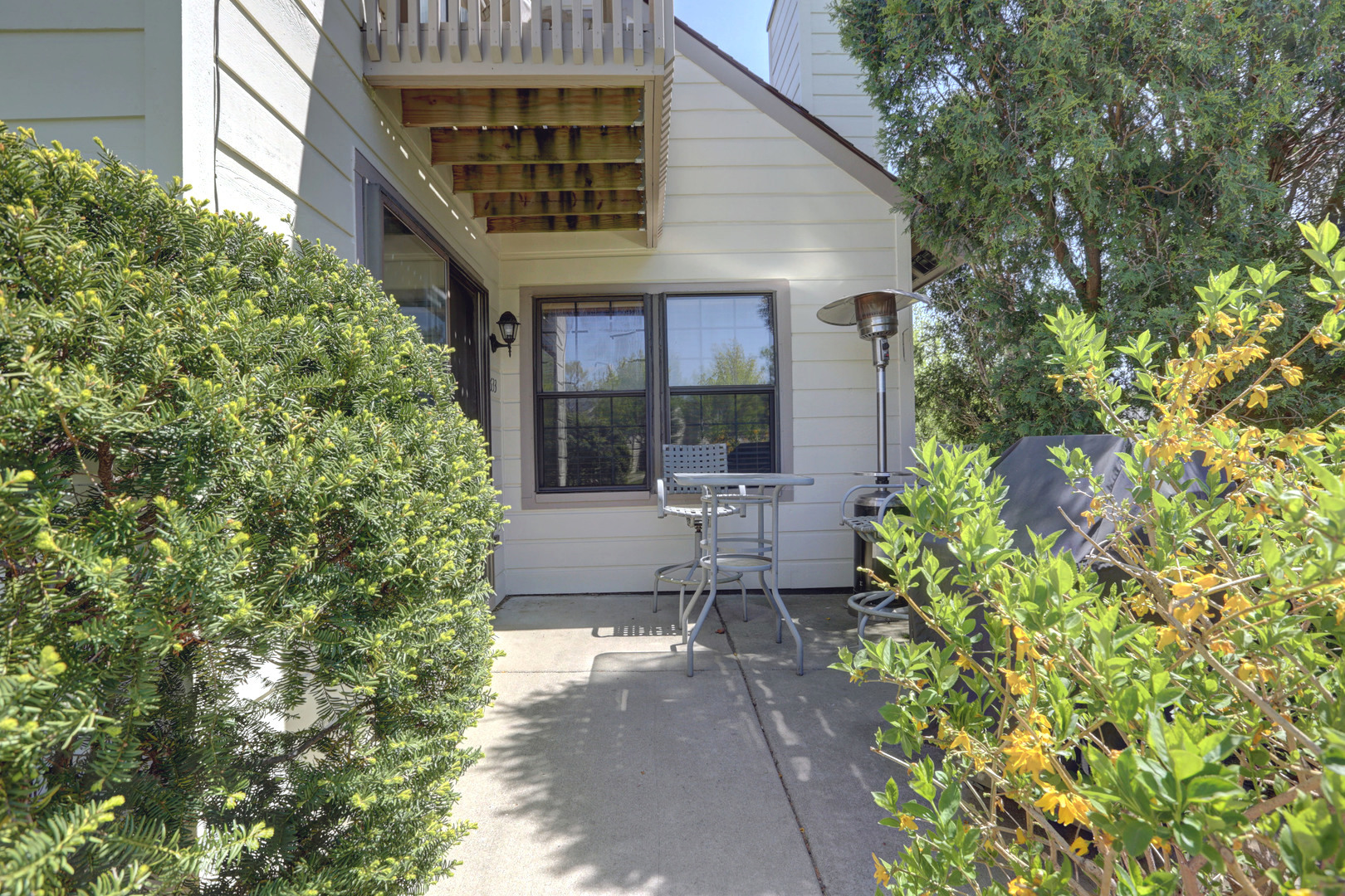 633 Chip Court Gurnee, IL 60031 - Photo 3 of 25