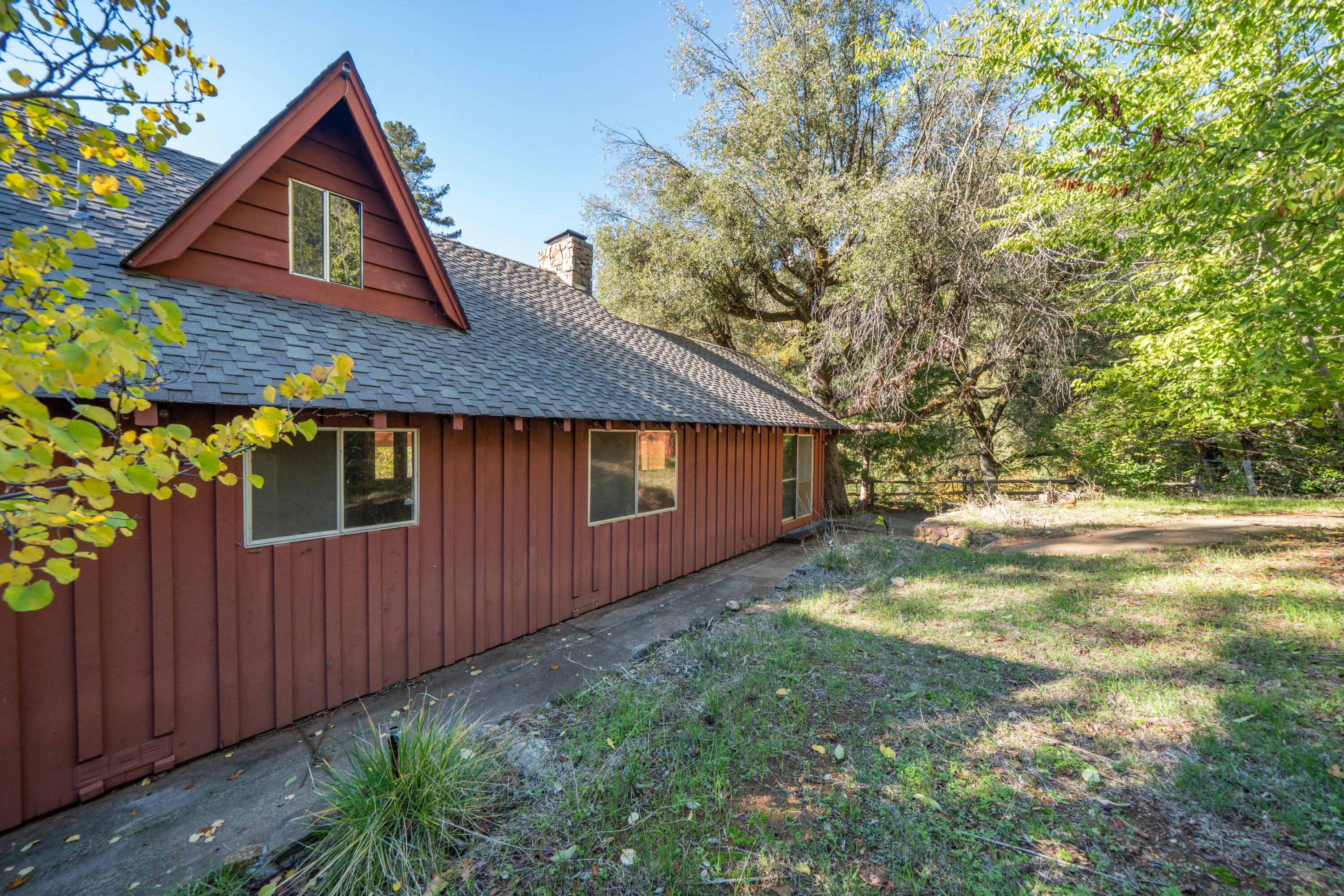 20389 Our Road Lakehead, CA 96051 - Photo 37 of 92 a backyard of a house with plants and tree with wooden fence