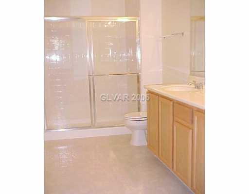 2305 West Horizon Ridge Parkway, Unit 1011 Henderson, NV 89052 - Photo 6 of 8 Master Bath/Spa.