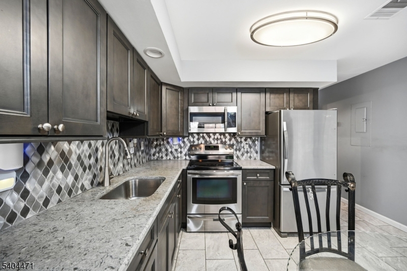 31 Fairmount Avenue Hackensack, NJ 07601 - Photo 14 of 37