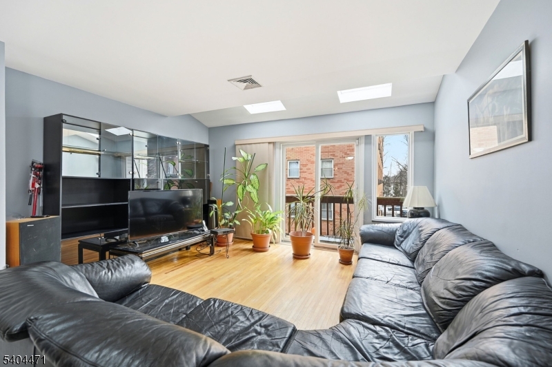 31 Fairmount Avenue Hackensack, NJ 07601 - Photo 19 of 37