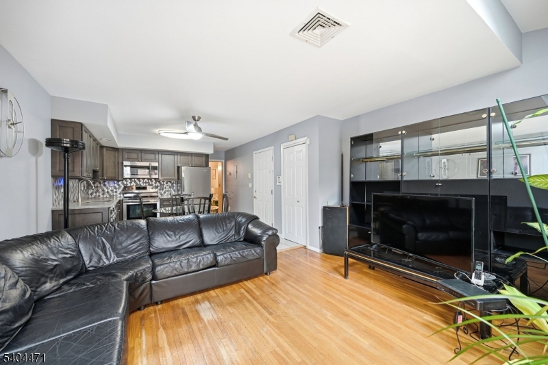 31 Fairmount Avenue Hackensack, NJ 07601 - Photo 20 of 37