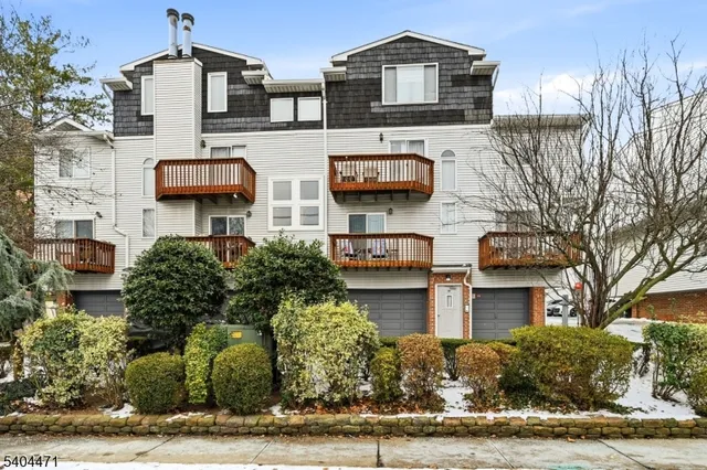 $395,000 | 31 Fairmount Avenue, Hackensack, NJ 07601
