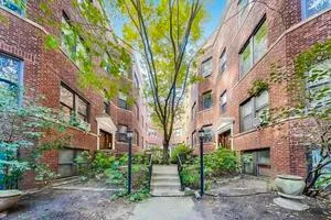 $2,100 | 528 Sheridan Road, Unit 2, Evanston, IL 60202
