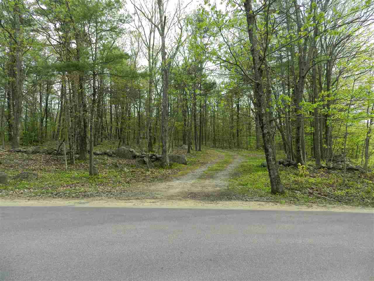 19 Ledge Farm Road Nottingham, NH 03290 - Photo 1 of 8