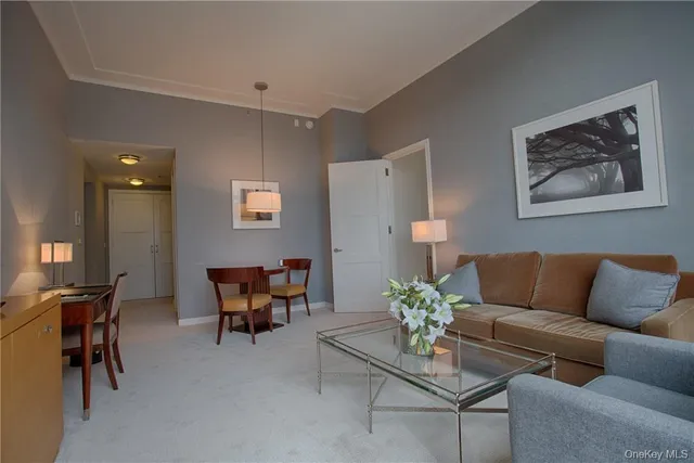 $5,250 | 1 Renaissance Square, Unit 7G, White Plains, NY 10601