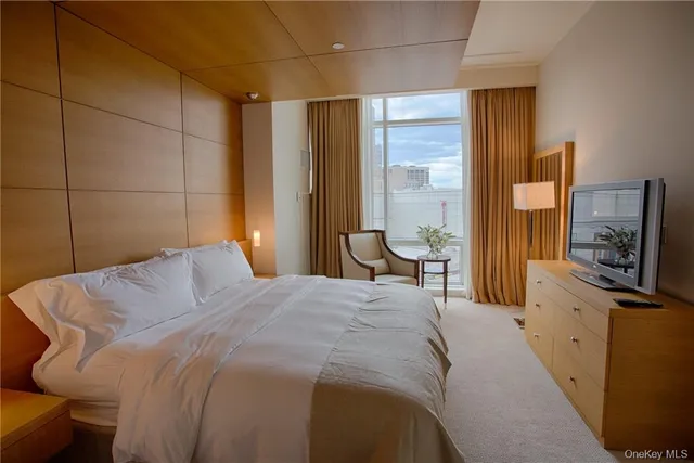 $5,250 | 1 Renaissance Square, Unit 7G, White Plains, NY 10601