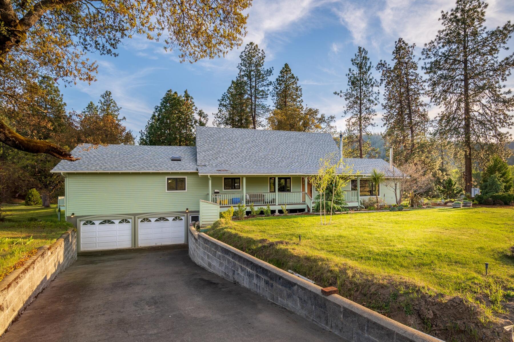 17911 North Applegate Road Grants Pass, OR 97527 - Photo 62 of 77 batch_17911NApplegateRd-062