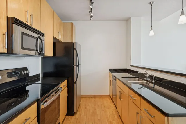 $194,500 | 7600 Lyndale Avenue South, Unit 414, Richfield, MN 55423