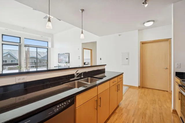 $194,500 | 7600 Lyndale Avenue South, Unit 414, Richfield, MN 55423