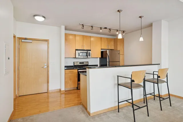 $194,500 | 7600 Lyndale Avenue South, Unit 414, Richfield, MN 55423