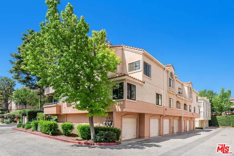 $460,000 | 18129 Erik Court, Unit 328, Canyon Country, CA 91387