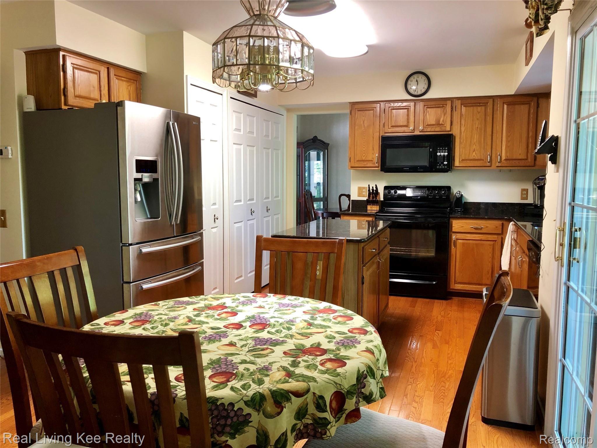 415 Ivy Wood Court Rochester, MI 48307 - Photo 9 of 23 IMG_4067.jpg