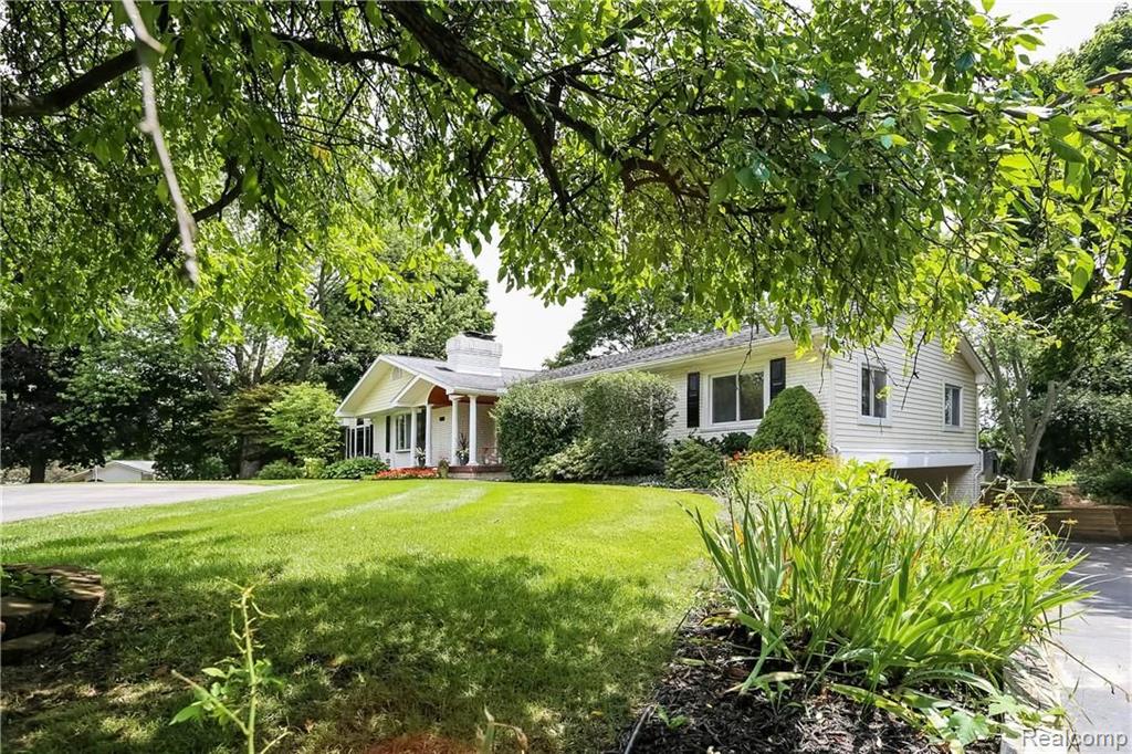2317 Bunker Hill Road Rochester Hills, MI 48309 - Photo 2 of 25