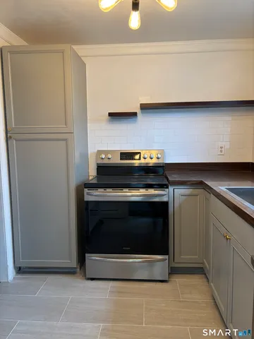 $1,750 | 49 Grandview Drive, Farmington, CT 06032