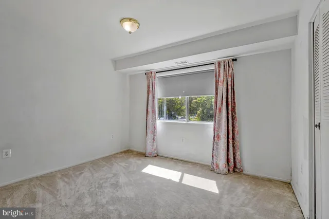 $375,000 | 204 Park Terrace Court Southeast, Unit 25, Vienna, VA 22180