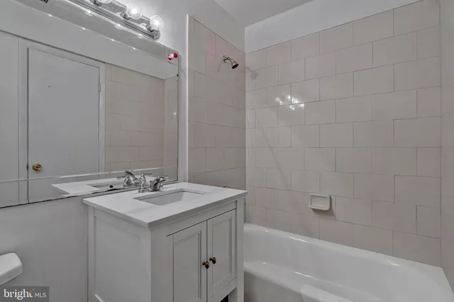 $375,000 | 204 Park Terrace Court Southeast, Unit 25, Vienna, VA 22180