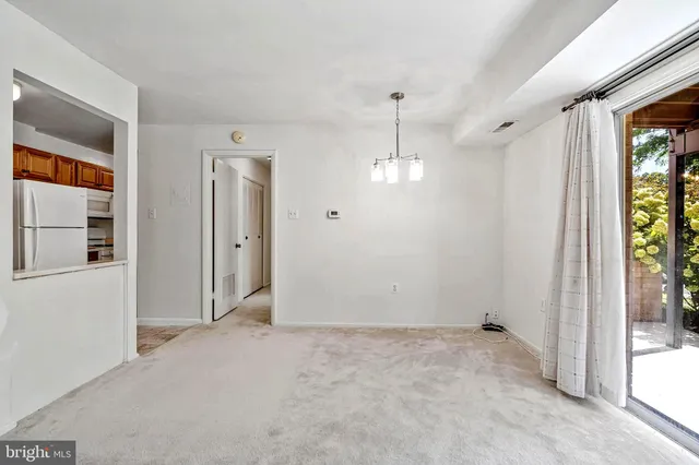 $375,000 | 204 Park Terrace Court Southeast, Unit 25, Vienna, VA 22180