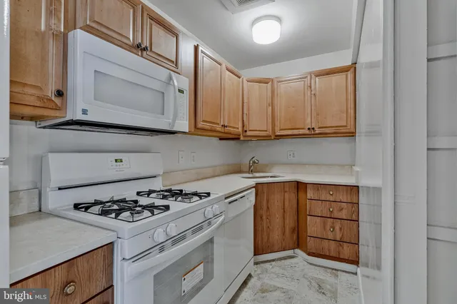 $375,000 | 204 Park Terrace Court Southeast, Unit 25, Vienna, VA 22180