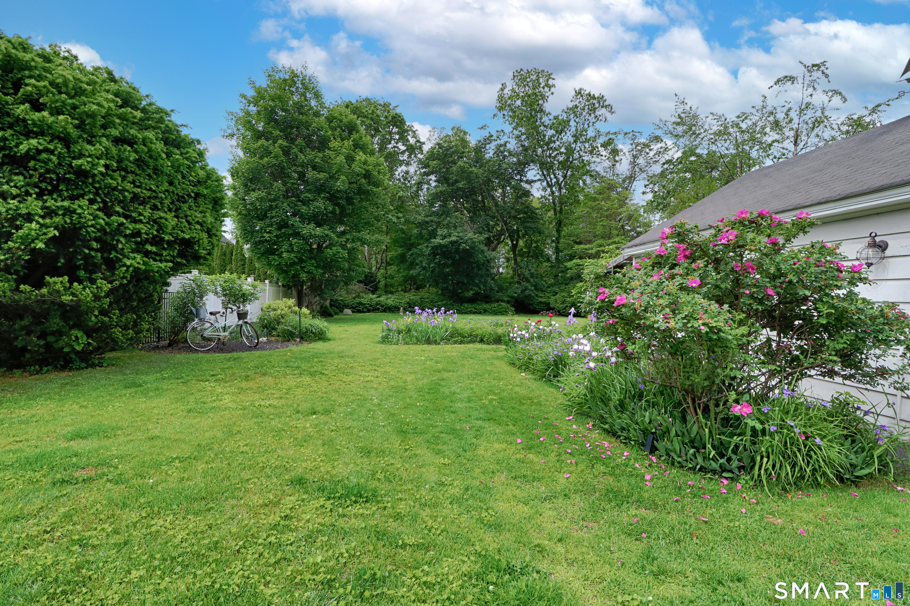 372 Rowland Road Fairfield, CT 06824 - Photo 6 of 37