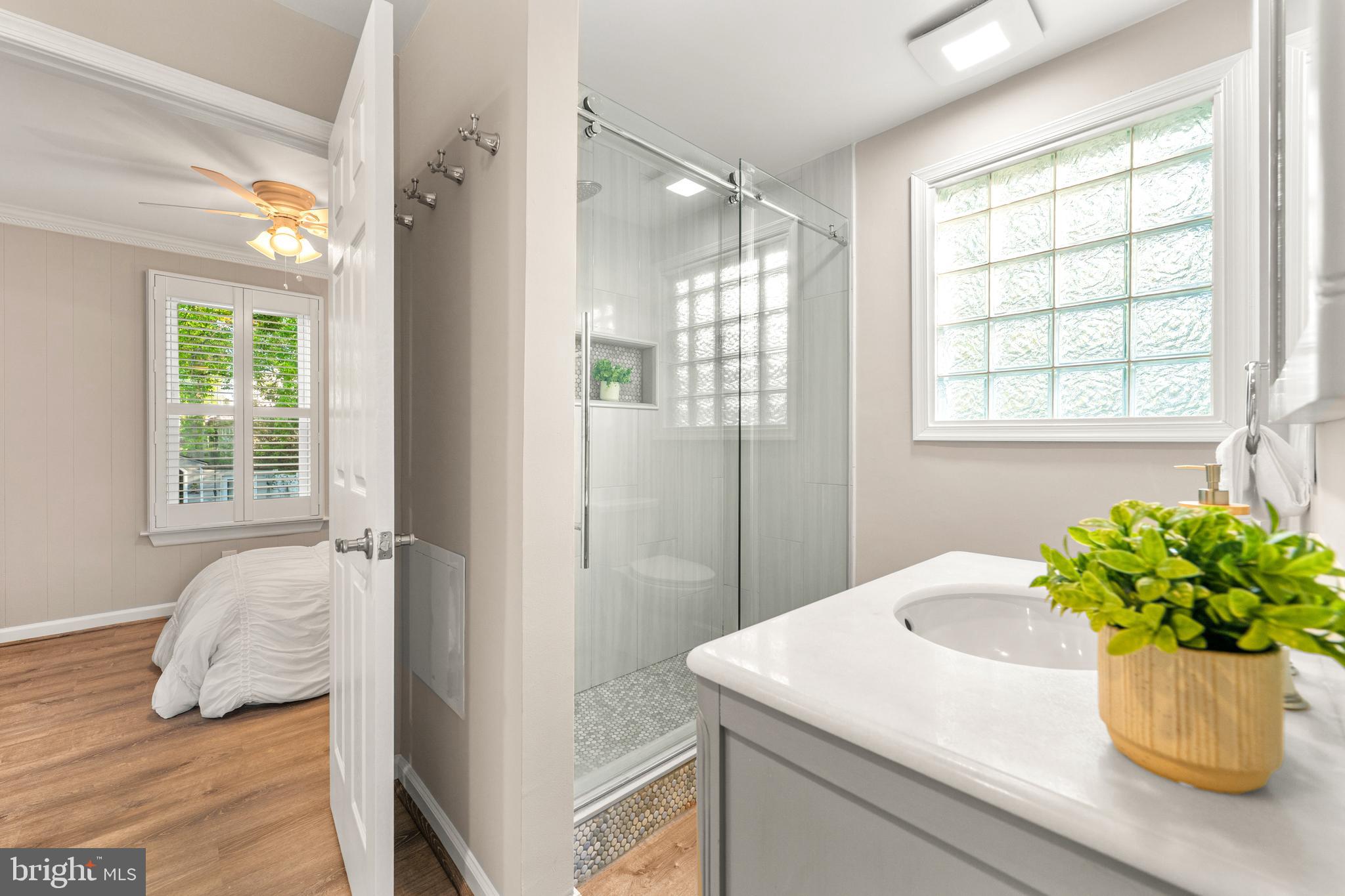 3901 Calawasse Road Edgewater, MD 21037 - Photo 19 of 43 Jack & Jill Bathroom