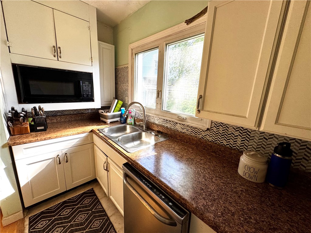 26 Ruby Street Woonsocket, RI 02895 - Photo 5 of 15