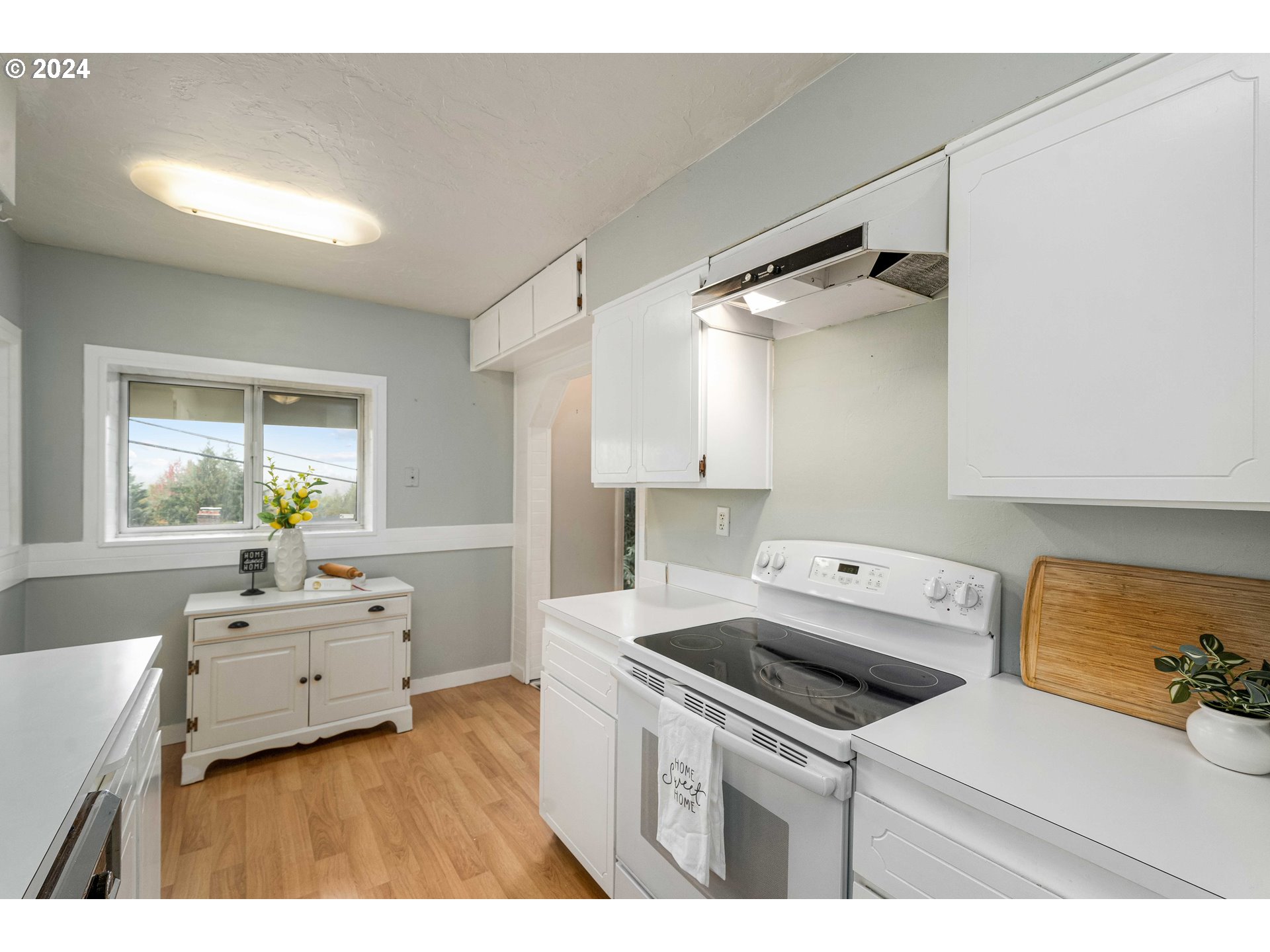 4425 Southwest Dosch Road Portland, OR 97239 - Photo 11 of 40 a kitchen that has a sink and a stove in it