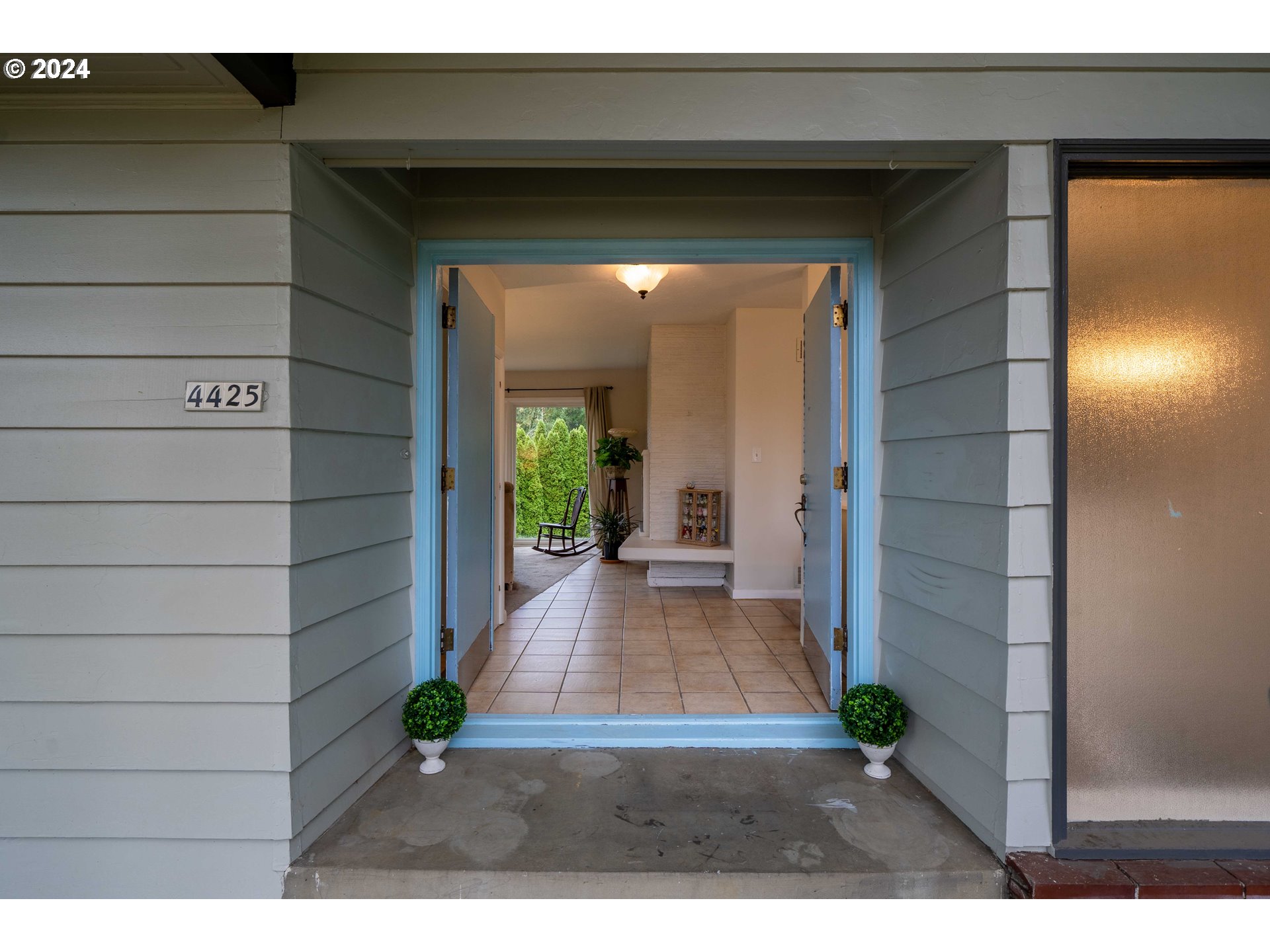 4425 Southwest Dosch Road Portland, OR 97239 - Photo 6 of 40 a view of entryway with a rug