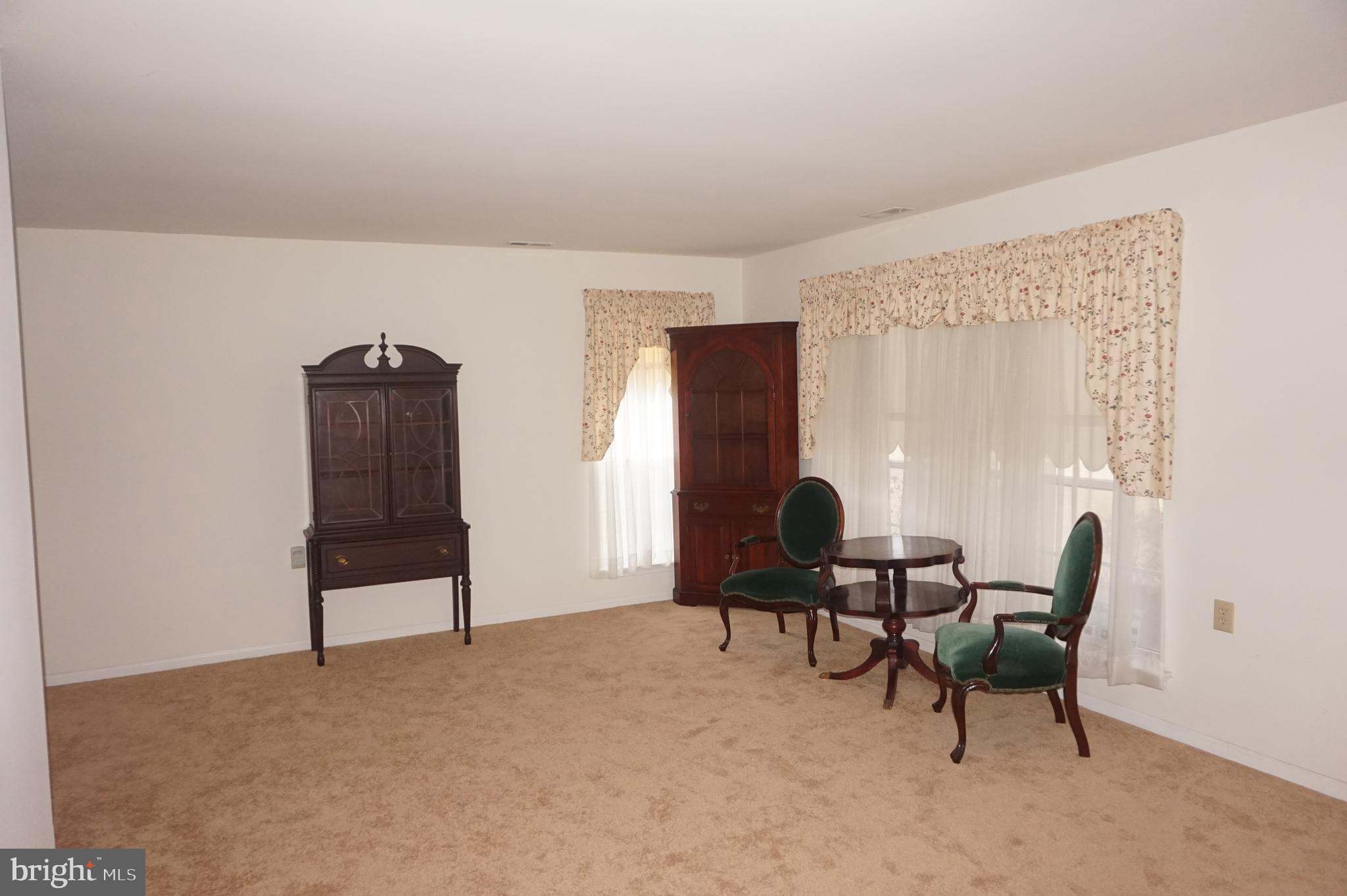 56 Stratford Road Southampton, NJ 08088 - Photo 4 of 18 Living Room