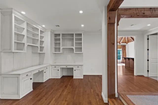a view of entryway with wooden floor
