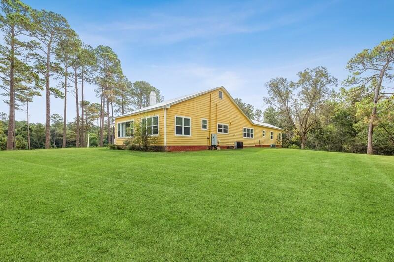 443 Bob Sikes Road DeFuniak Springs, FL 32435 - Photo 3 of 36 06_443BobSikesRd_2010_FlexMLS800x600_800